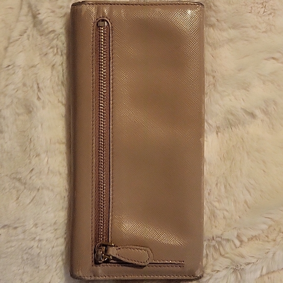 PRADA saffiano leather long wallet in nude and gold/white interior - Picture 2 of 11